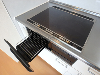 【キッチン】 | グリル付き三口IHコンロ