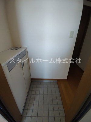 【玄関】 | グリシーナ A | 別部屋写真です。