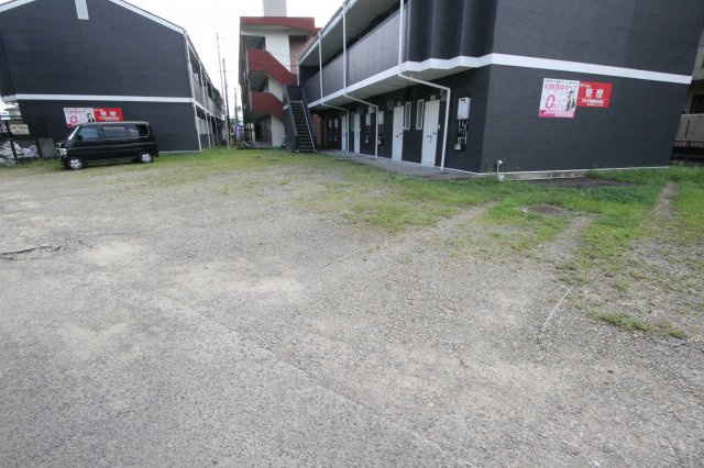 クレストコーポⅢの駐車場|駐車場があるので、車を買う予定の方も安心です