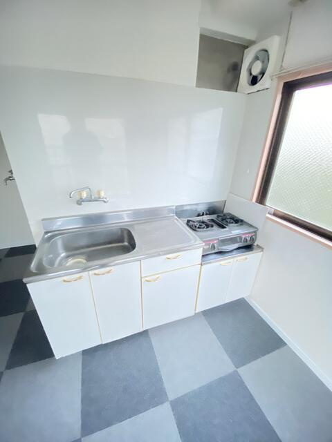 協栄ビルのキッチン