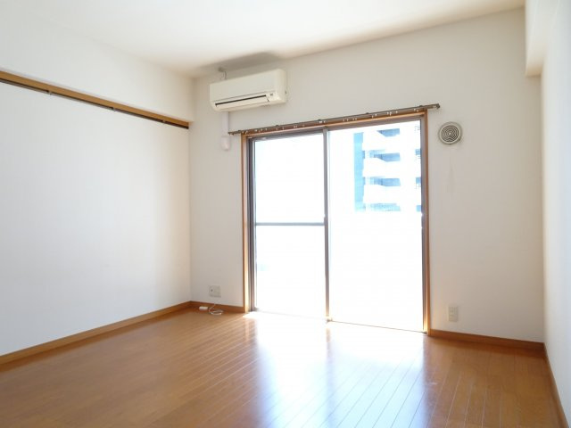 【洋室】 | ピュアドームティアラ大手門 | 広々とした洋室です