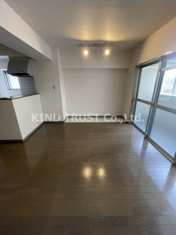 大阪謄写館ビルの居間・リビング|使いやすい居間です