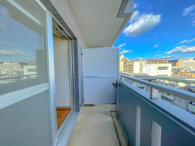 セブンシーズ永国寺のバルコニー|暖かな日差しのふりそそぐバルコニー