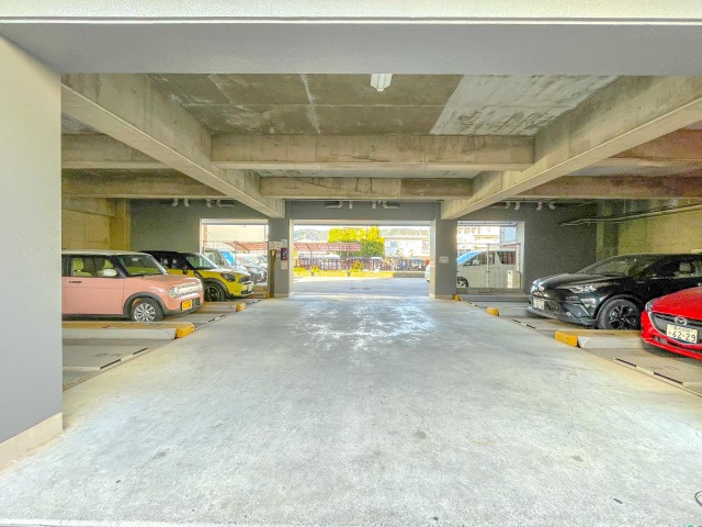 セブンシーズ永国寺の駐車場|車をお持ちの方に嬉しい駐車場付きの物件です