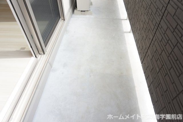 熊本市中央区黒髪６丁目のアパートのバルコニー