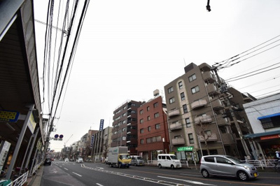 【周辺】 | リブゼ本牧 | 前面道路です。