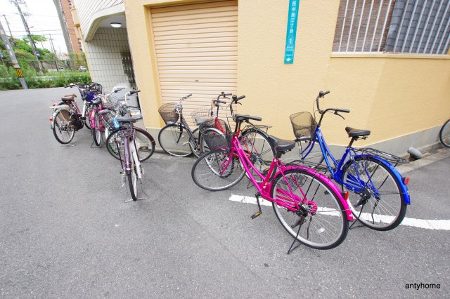 アパートメント淀川　仲介手数料無料の駐車場