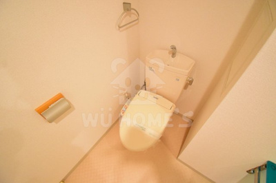 【トイレ】 | SERENiTE中津 | 落ち着いた色調のトイレです