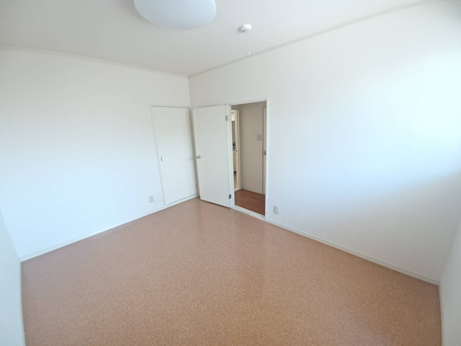 コスモ２１の洋室