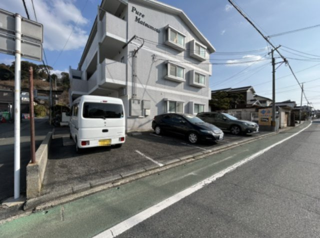 ピュア松本の駐車場