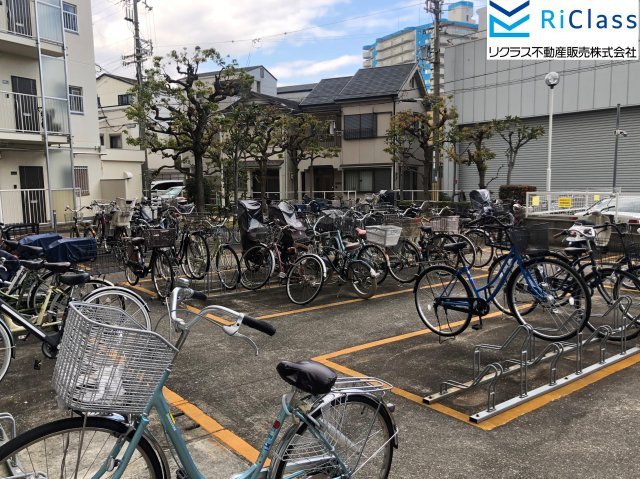 グランドプラザ御崎公園の駐車場