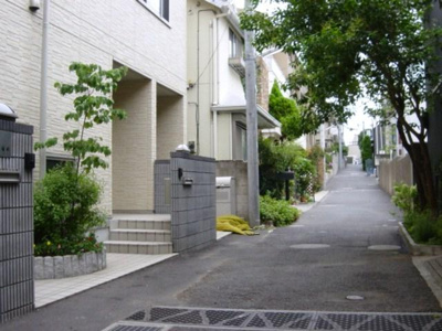 【周辺】 | チッタ南青山(CITTA南青山) | 前面道路