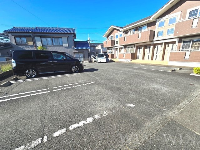 ボヌール森岡 参番館の駐車場