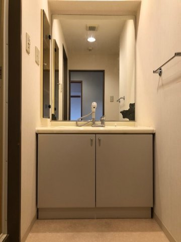 藤和喜志ハイタウンの独立洗面台