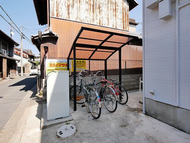エルミタージュのその他共用部分|屋根付駐輪場完備