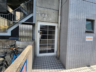 エクセレンス山ノ内のエントランス