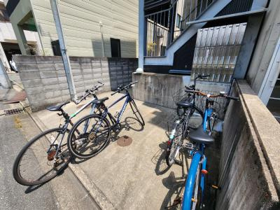 エクセレンス山ノ内の駐車場|駐輪場