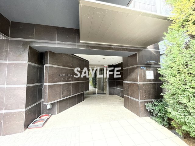グランガーデン足代新町のエントランス