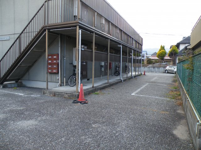 コスモハイツらんの駐車場