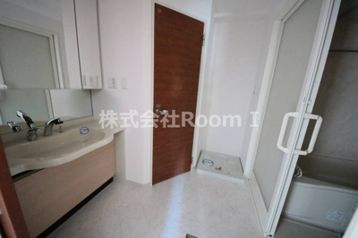 【洗面所】 | ロイヤルパークス桃坂 | 使いやすい洗面所です