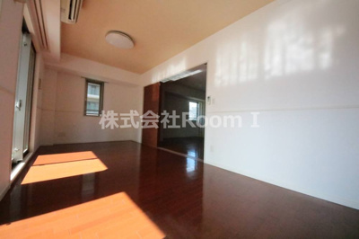 【寝室】 | ロイヤルパークス桃坂 | ゆとりの広さです