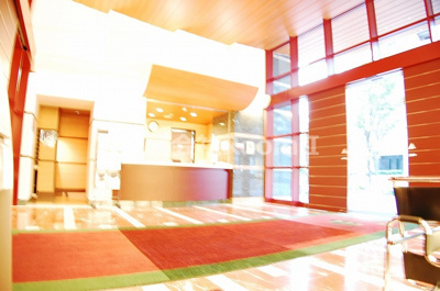 【ロビー】 | ロイヤルパークス桃坂 | ゆとりのあるロビーです