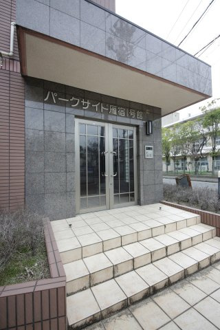 パークサイド雁宿1号館のエントランス