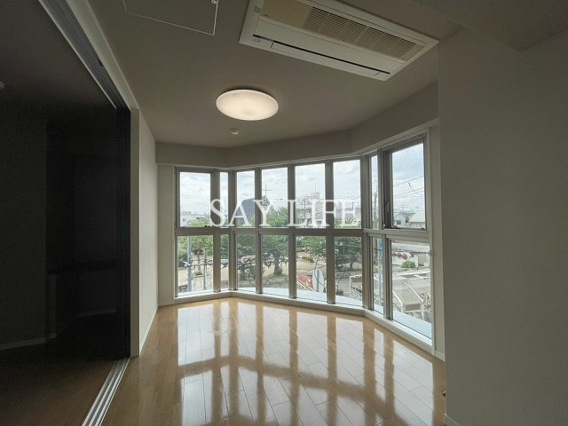 プレミアム菱屋西の居間・リビング