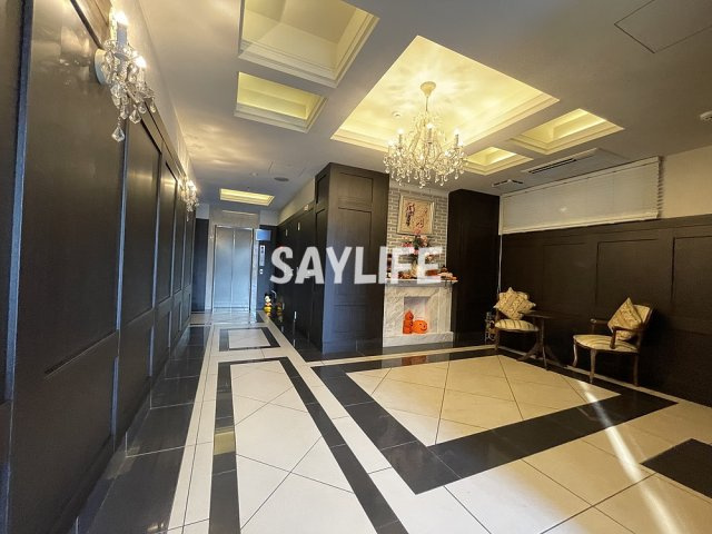 プレミアム菱屋西のロビー