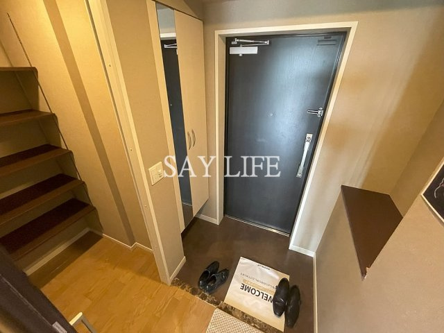 プレミアム菱屋西の玄関