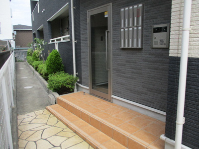 【エントランス】 | レインボーローズ | きれいなエントランスです