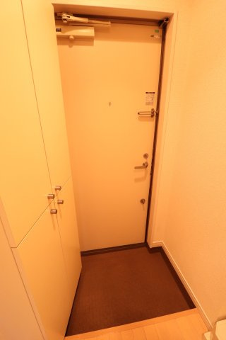 フォセットの玄関|同間取り別部屋の参考写真です。