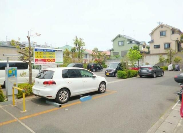 グリューンベルグ生田の駐車場