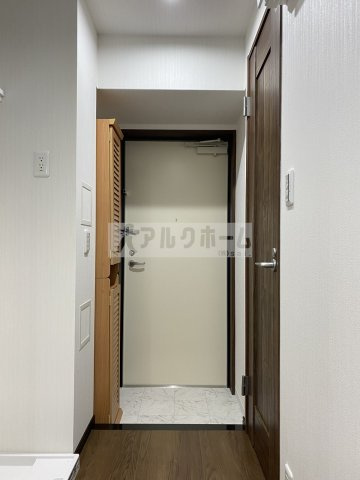 ヒルズ八尾本町の玄関
