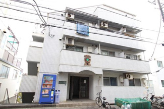 【外観】 | 複数路線が利用可能で便利な鶴見駅徒歩圏内の好立地に建つマンション外観です！