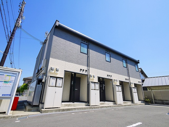 レオパレスフルーレの外観