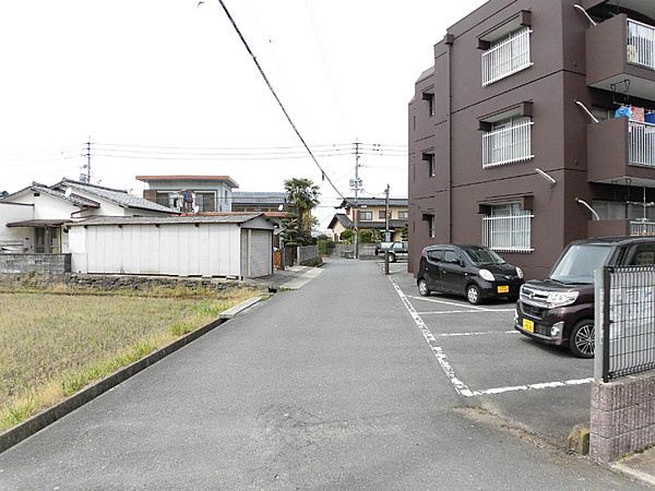 ソレイユ合川の駐車場