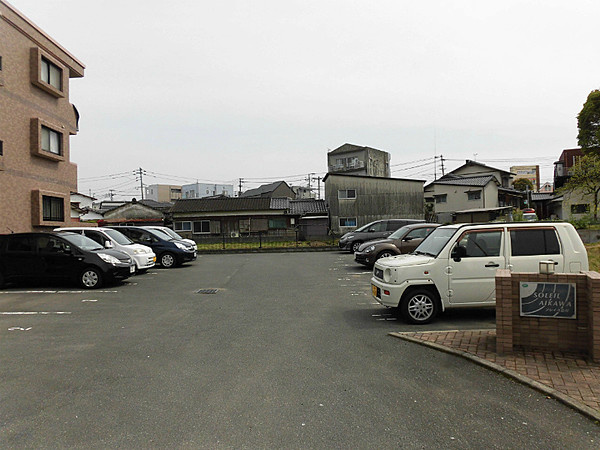ソレイユ合川の駐車場
