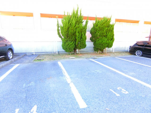 プリメールFujiwaraの駐車場