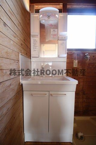 ミツヒロ貸家の独立洗面台|独立洗面台あり、毎朝おしゃれに忙しい女性の方におすすめです