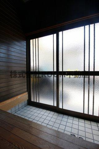 ミツヒロ貸家の玄関|収納もある玄関です