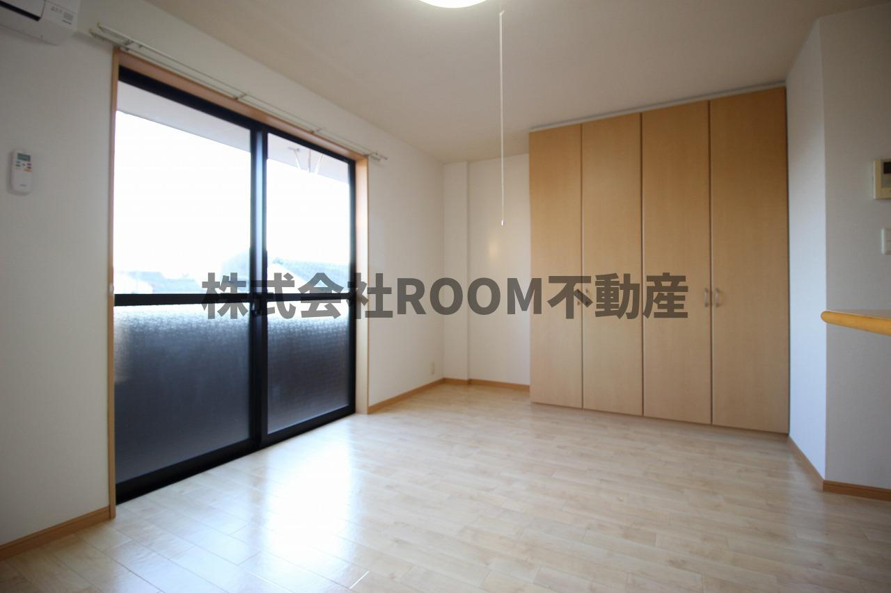 サンタプレイスの居間・リビング|ゆったりとした居間です