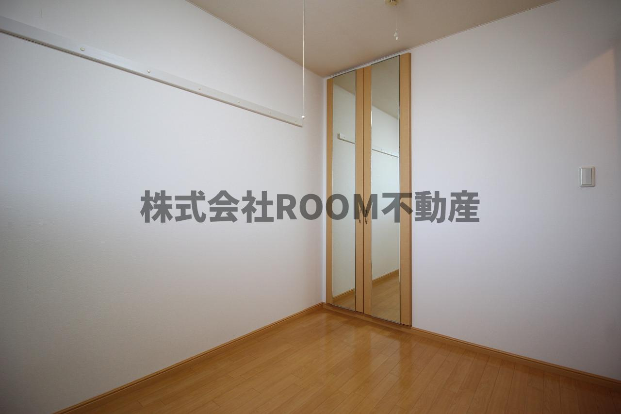 サンタプレイスの洋室|落ち着いた色調の洋室です