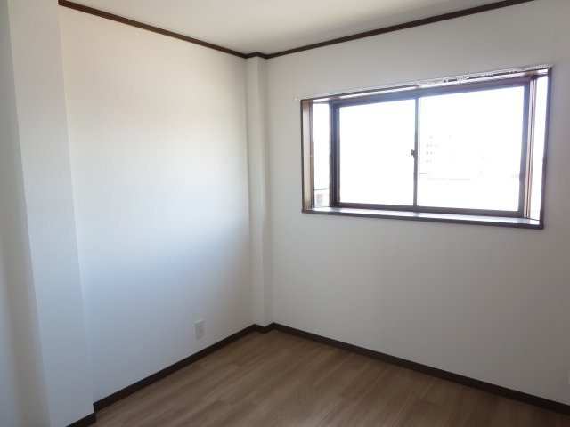 中古戸建　四條畷市大字清瀧（平成11年築）の洋室|出窓があって明るい３階洋室☆