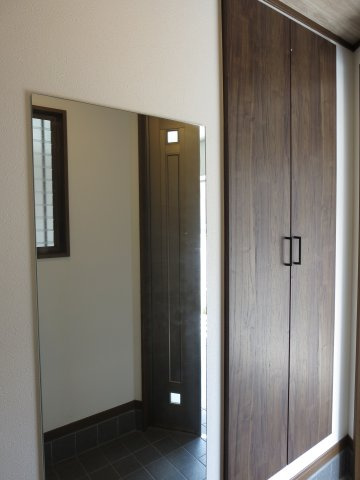 中古戸建　四條畷市大字清瀧（平成11年築）の収納|充実玄関収納で朝の身支度が楽しくなりそう！