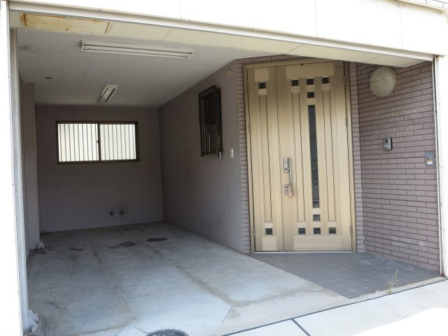 中古戸建　四條畷市大字清瀧（平成11年築）のその他|シャッター付きガレージで雨の日でも安心☆