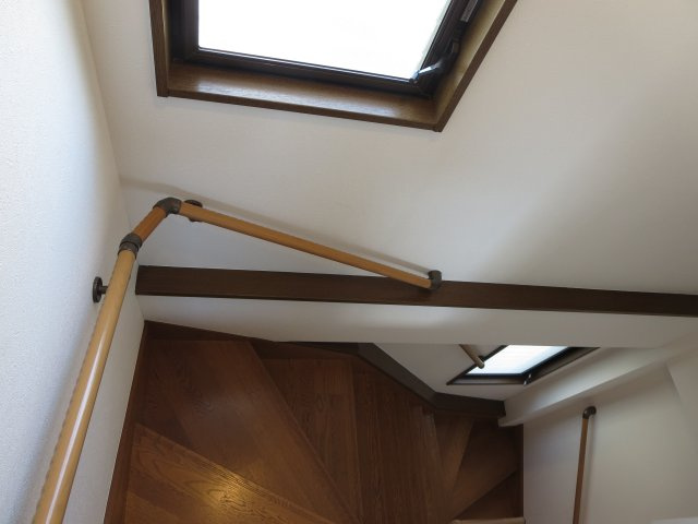 中古戸建　四條畷市大字清瀧（平成11年築）のその他|窓があり明るい廊下です☆