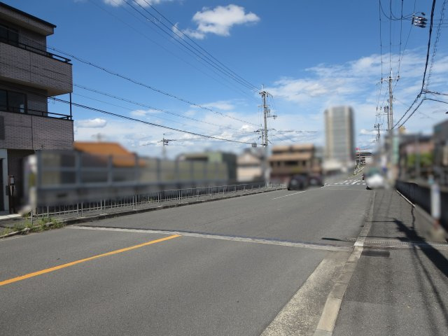 中古戸建　四條畷市大字清瀧（平成11年築）の前面道路含む現地写真|交通の便も非常に良いです！