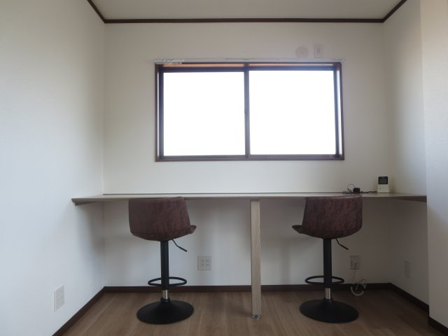 中古戸建　四條畷市大字清瀧（平成11年築）の内装|ワークスペースあり！リモートワークにいかがでしょうか♪