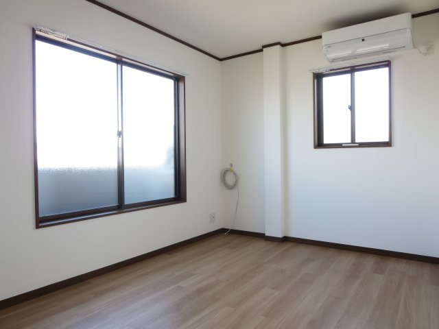 中古戸建　四條畷市大字清瀧（平成11年築）の洋室|２面採光で明るい洋室です！